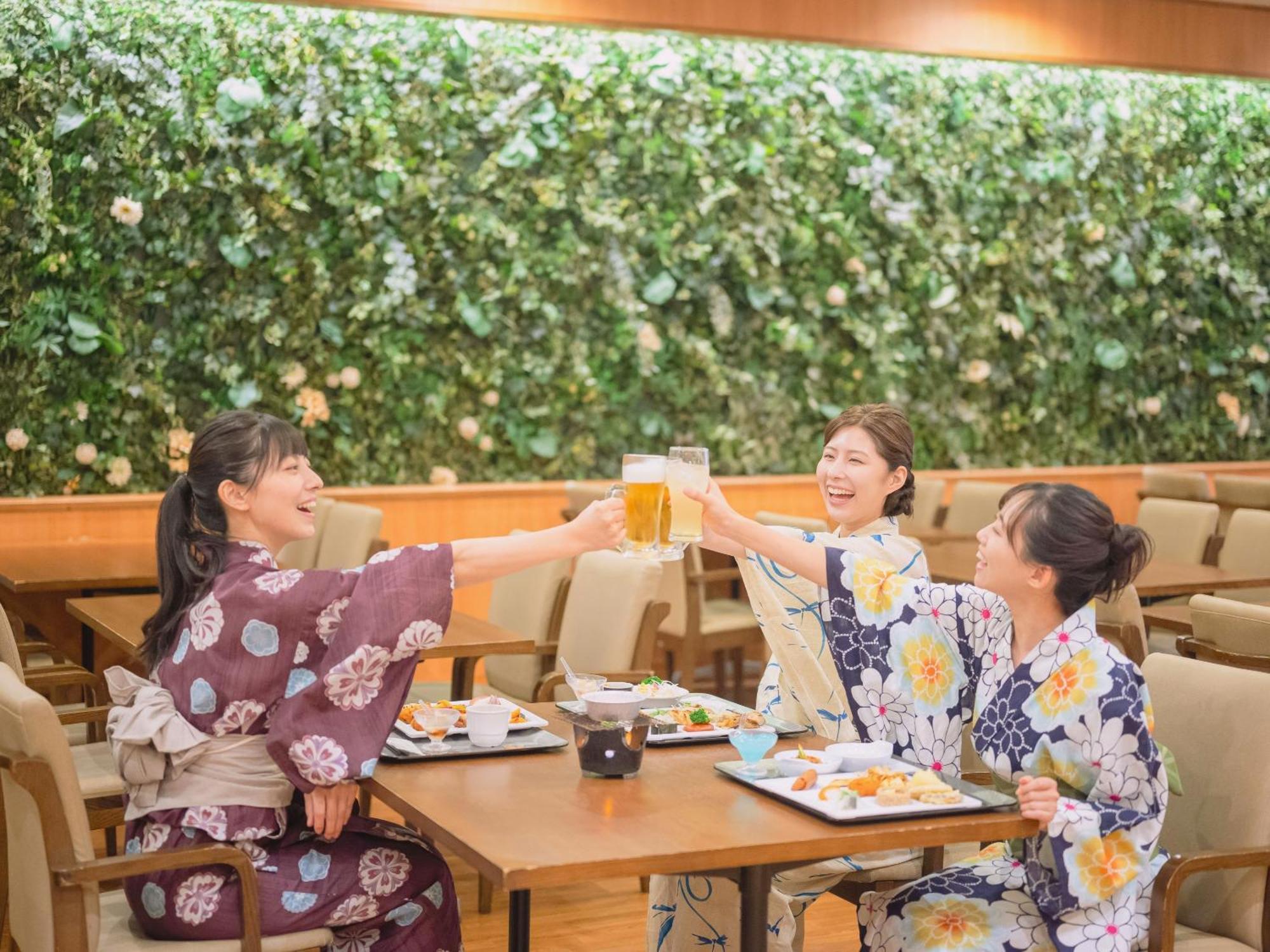 Готель Ooedo Onsen Monogatari Dogo Мацуяма Екстер'єр фото