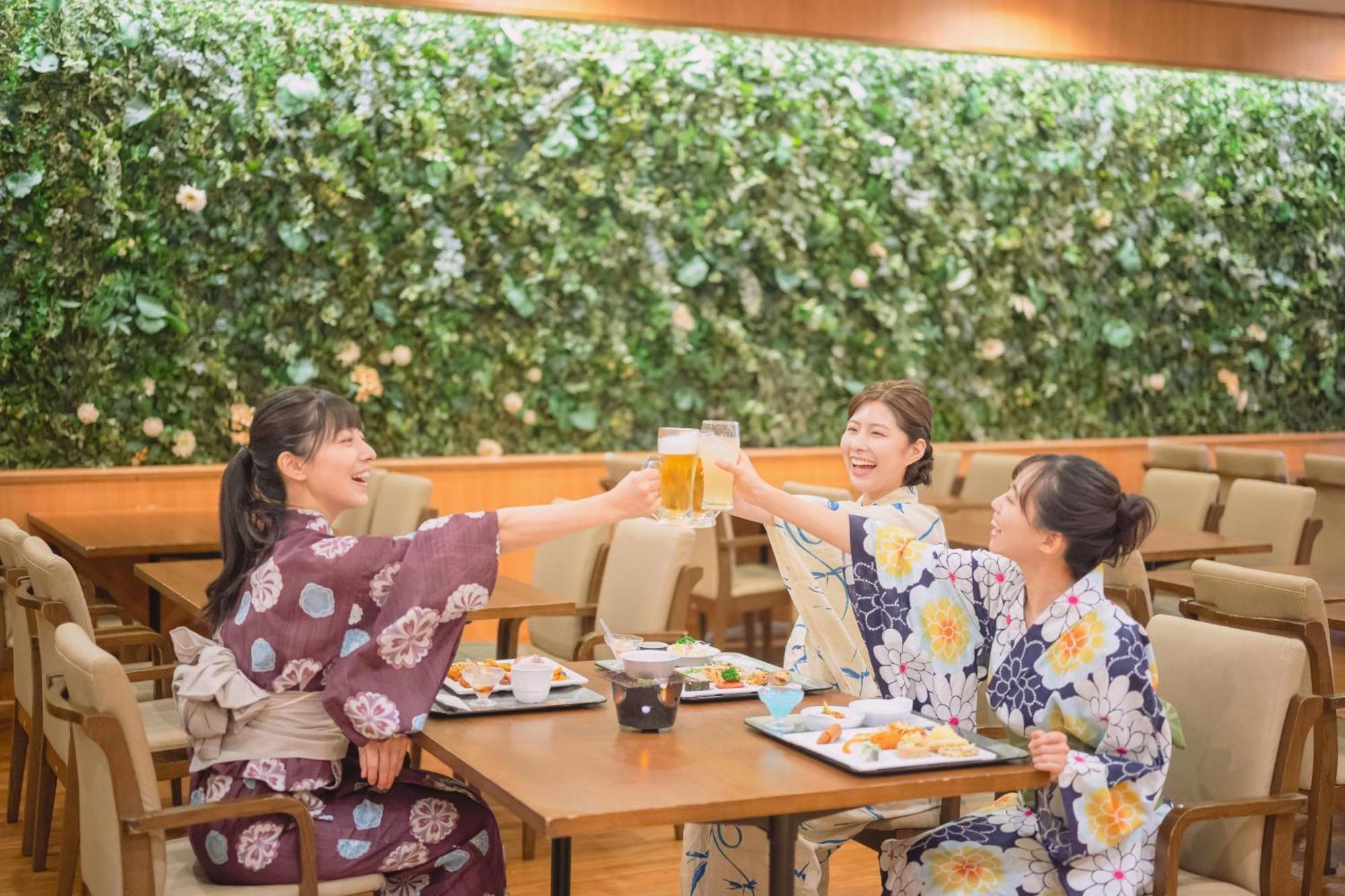 Готель Ooedo Onsen Monogatari Dogo Мацуяма Екстер'єр фото